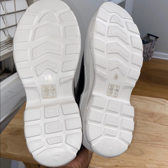 Elegant Black and White Lace-Up Azalea Wang Women's Boots - Picture 5 of 5